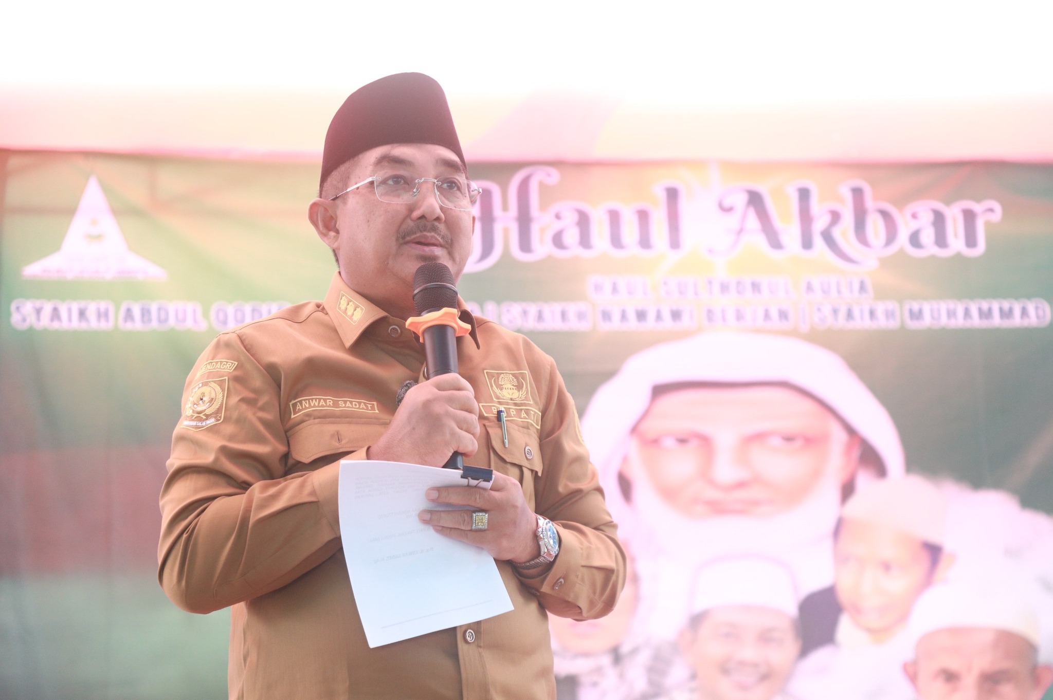 Bupati Anwar Sadat Hadiri Haul Syekh Abdul Qadir Al-Jailani di Desa Tanjung Senjulang Kecamatan Bram Itam