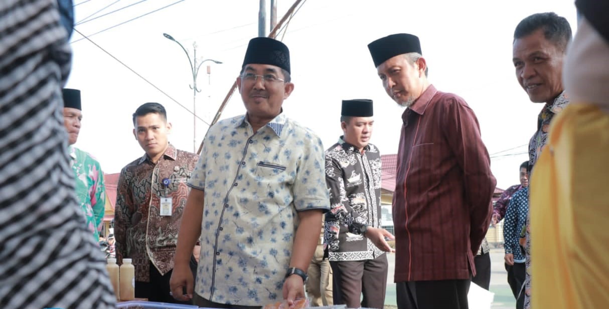 Anwar Sadat Tinjau Pasar Bedug Ramadhan di Alun-alun Kota Kuala Tungkal